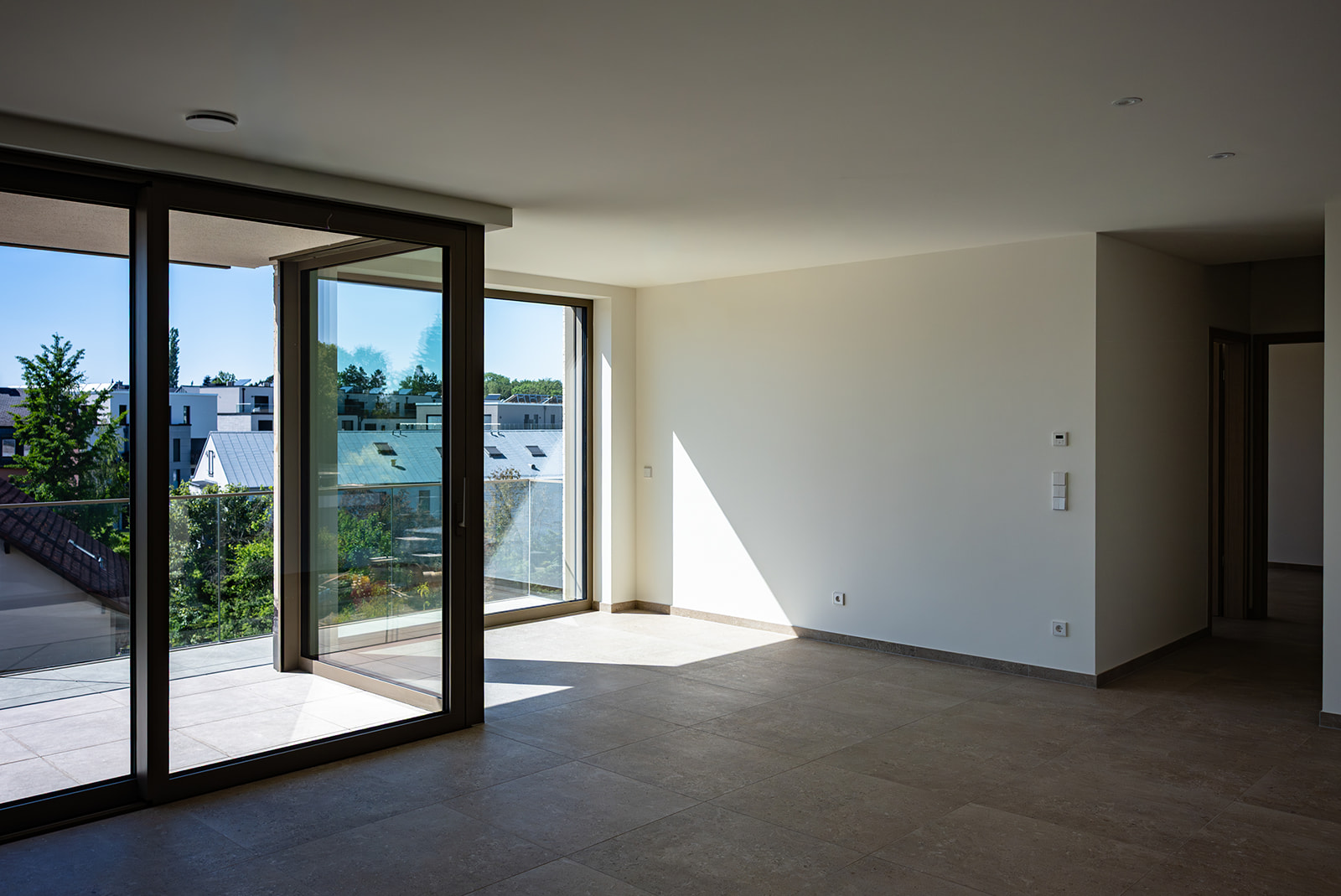 Résidences Clos du Bois doré — séjour lumineux avec accès terrasse