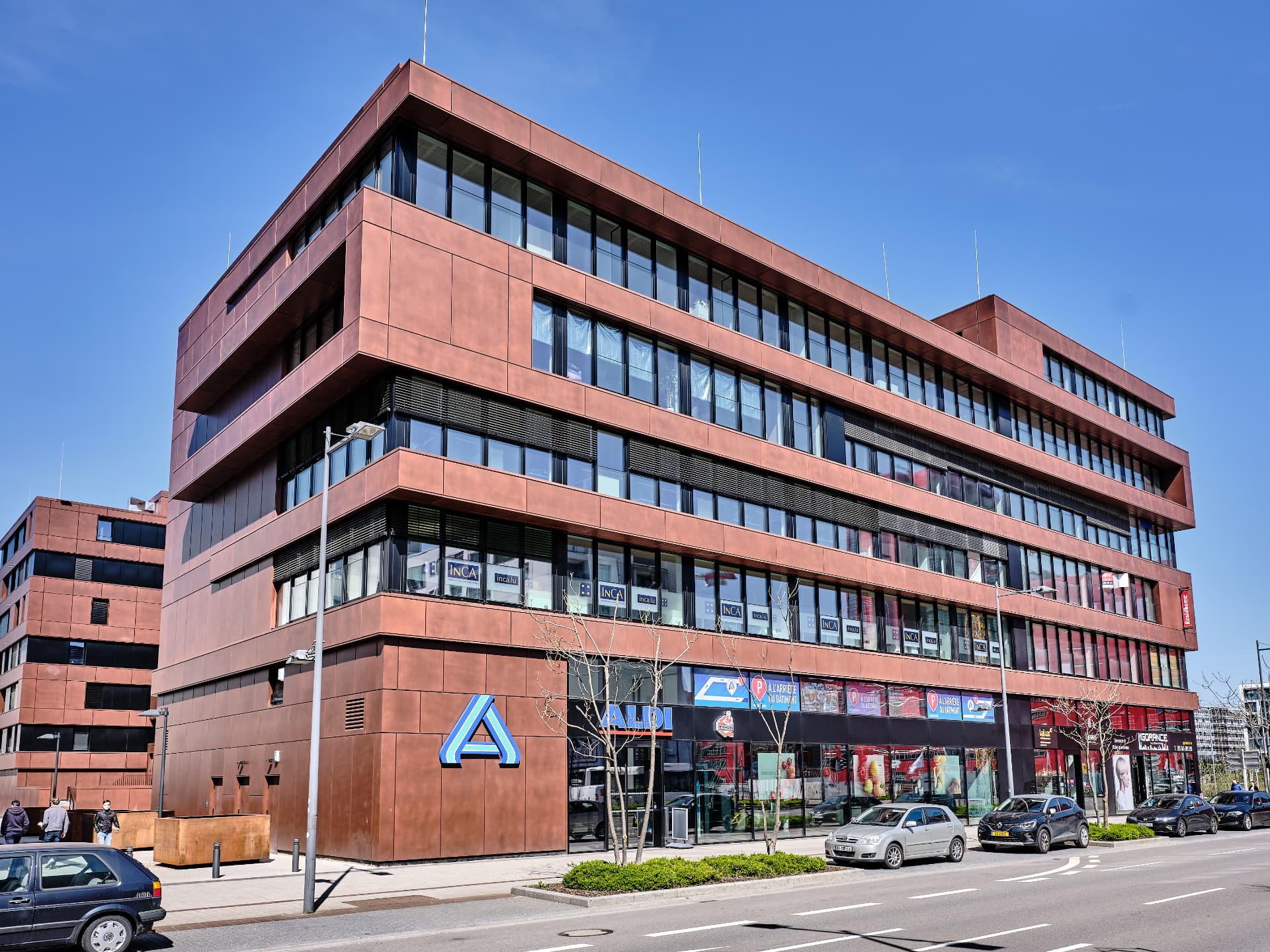 Rouden Eck — façade acier Corten depuis le boulevard