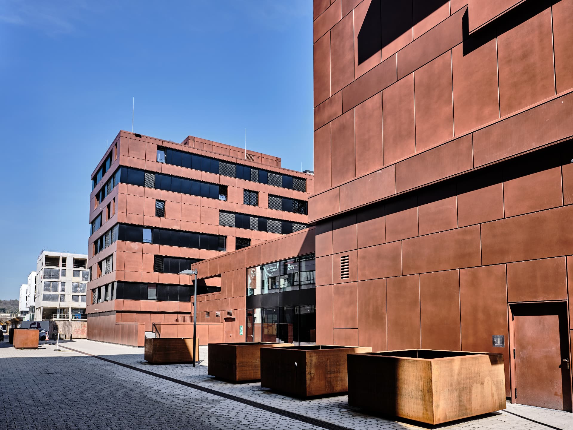 Rouden Eck — parvis et bacs en acier Corten